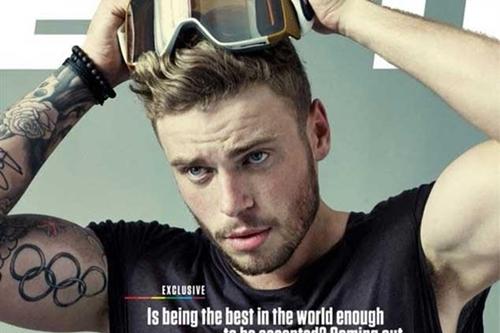 Gus Kenworthy na capa da revista / Foto: Reprodução