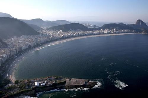 Céu de Copacabana ficará recheado de referências aos Jogos Olímpicos na tradicional queima de fogos de réveillon / Foto: Matthew Stockman / Getty Images