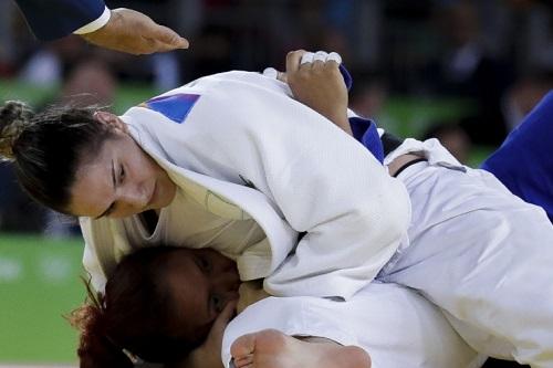 Judoca gaúcha enfrenta a francesa Audrey Tcheumeo por vaga na final / Foto: Washington Alves/Exemplus/COB