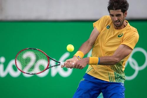 Tenista brasileiro foi derrotado por 2 sets a 1, com parciais 2/6, 6/4 e 6/2 / Foto: Jonne Roriz/Exemplus/COB