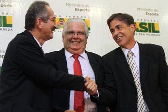 Aldo Rebelo (E), Marco Antônio Raupp e Luis Fernandes / Foto: Glauber Queiroz