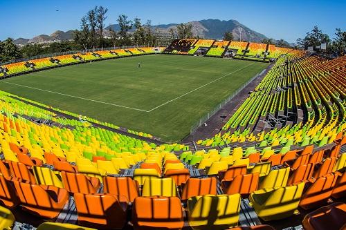 As cadeiras, em tons de azul, verde, laranja e amarelo, seguem a identidade visual dos Jogos, elaborada pelo Comitê Rio 2016 / Foto: Rio Media Center