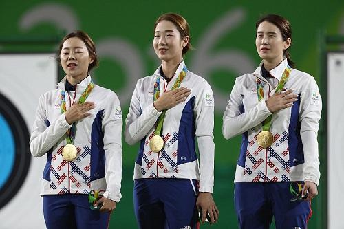 Liderado pela estrela Ki Bobae, país conquistou seu oitavo título Olímpico consecutivo na prova / Foto: Paul Gilham/Getty Images
