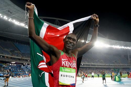 Queniano garantiu a medalha de ouro com o tempo de 1min42s15 no Estádio Olímpico, nesta segunda-feira / Foto: Alexander Hassenstein/Getty Images
