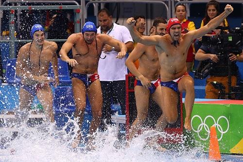 Sérvios, que ficaram em terceiro lugar nos últimos dois Jogos Olímpicos, venceram a Croácia na final por 11 a 7 / Foto: Ryan Pierse/Getty Images