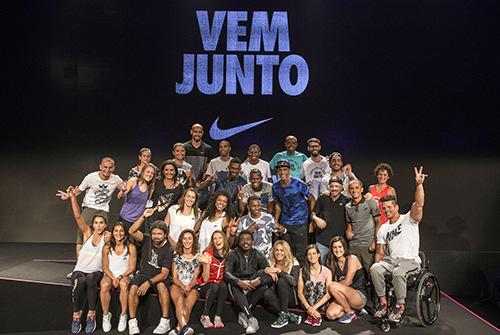Todos os atletas sobem ao palco para reforçar o convite do Vem Junto / Foto: Divulgação