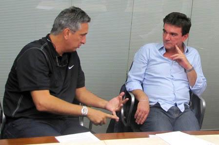 O diretor de Seleções da CBF Andrés Sanchez conversa com o superintendente executivo de esportes do COB Marcus Vinicius / Foto: CBF 