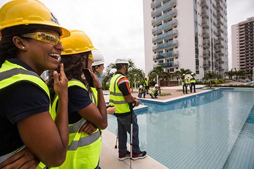 Atletas visitam a Vila Olímpica, na Barra da Tijuca/ Foto: André Motta/Heusi Action/Brasil2016.gov.br