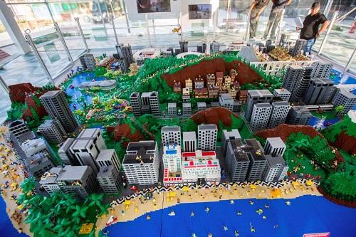 Foram necessários 50 construtores de Lego e 2.500 horas para criar o modelo / Foto: Rio 2016