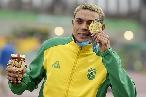 Altobeli Santos da silva fica com o ouro nos 3000m com Obstaculos  / Foto: Alexandre Loureiro/COB