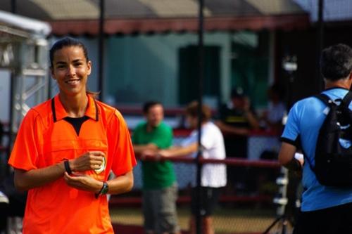 Cris Futuro participa do torneio em Dubai e diz que abre portas para outros árbitros / Foto: CBRu Cris Futuro participa do torneio em Dubai e diz que abre portas para outros árbitros / Foto: CBRu