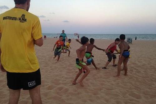 Instituto ALMA Rugby ficará até o dia 18/02 na praia de Tambaú oferecendo aulas gratuitas de rugby / Foto: Divulgação