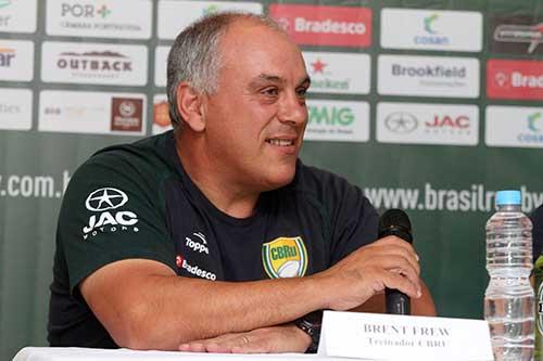 Técnico neozelandês Brent Frew mescla atletas experientes e novatos para desafio em Barueri / Foto: Divulgação / CBRu Técnico neozelandês Brent Frew mescla atletas experientes e novatos para desafio em Barueri / Foto: Divulgação / CBRu