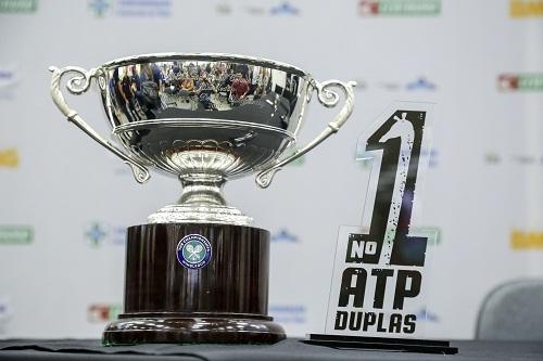 Troféu de Wimbledon e líder do ranking de duplas / Foto: Marcelo Pereira/Divulgação