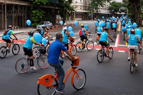 Ciclistas pedalam nas novas ciclofaixas / Foto: Cidade Olímpica