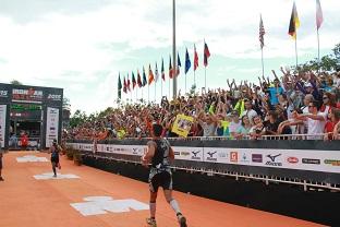 Prova, válida pelo Campeonato Sul-Americano 2016, será na Praia da Graciosa, a partir das 6h / Foto: Fábio Falconi/Latin Sports