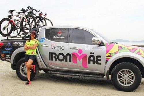 Santista completou os 10Km de natação e os 145Km de ciclismo com o tempo de 08h12m40s ficando na primeira colocação entre as mulheres e em quarto no geral, entre os homens / Foto: SantosPress Comunicação