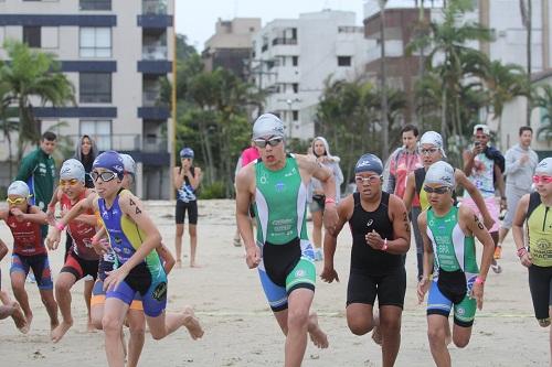 Cerca de 24 alunos participam da prova em Caiobá, litoral paranaense, neste domingo (18) / Foto: Flávio Perez/OnboardSports