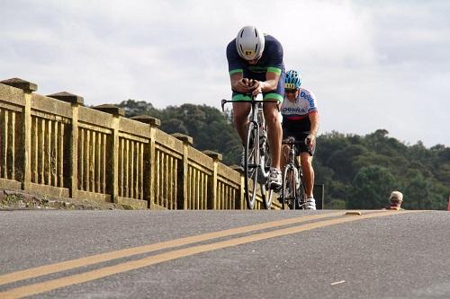 Cerca de 500 atletas participaram da etapa, na Estrada Velha de Santos. Luiz Navas e Juana Abdalla venceram no Olímpico / Foto: Fábio Falconi