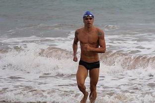 O triatleta cearense Wesley Matos compete no domingo (20) em sua primeira prova internacional do ano, valendo pontos para o ranking olímpico / Foto: Divulgação