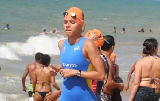Jéssica Santos terminou 2010 no primeiro lugar do ranking da Confederação Brasileira de Triathlon / Foto: CBtri