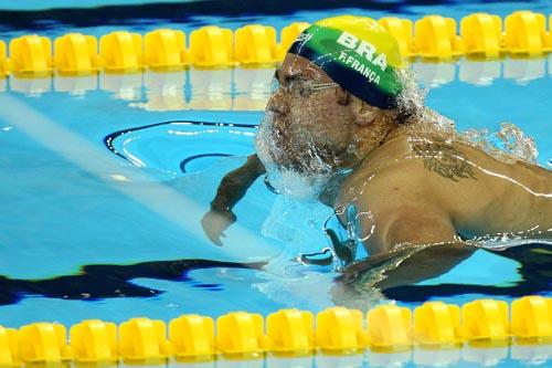 Felipe França durante semifinal dos 50 metros peito, no complexo Oriental Sports Center / Foto: : Satiro Sodre/AGIF