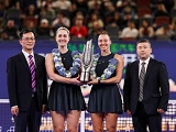 Luisa Stefani conquista título em Wuhan e se torna a número 1 do ano ao lado de Dabrowski