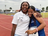 Geovana Monteiro recebe instruções de Rosângela Santos antes do revezamento 4x100m