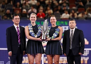 Luisa Stefani conquista título em Wuhan e se torna a número 1 do ano ao lado de Dabrowski