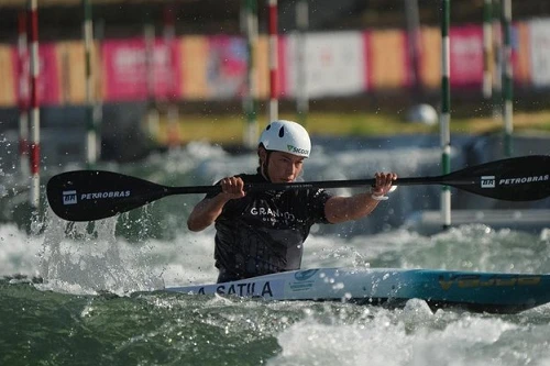 Ana Sátila durante a etapa da Copa do Mundo de Canoagem Slalom na França