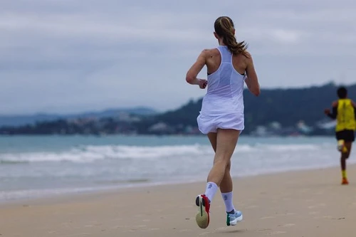 FILA apresenta inovações na Maratona de Jurerê com cinco atletas