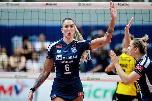 Thaisa se aproxima de 1.500 bloqueios na Superliga
