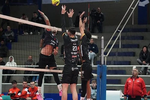 Vôlei Mania Itaquá enfrenta Suzano em duelo decisivo