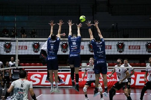 Vôlei Mania Itaqua brilha na estreia e desafia Sesi-SP