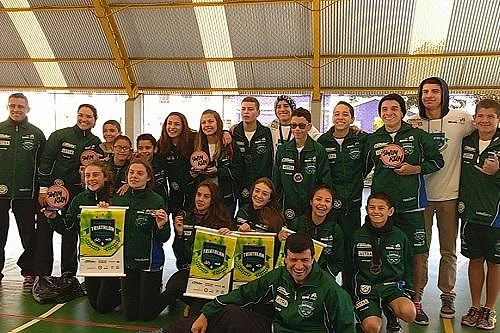Nova geração da modalidade somou 11 medalhas no evento realizado em sua base de treinamento, no Colégio da Polícia Militar do Paraná / Foto: Divulgação