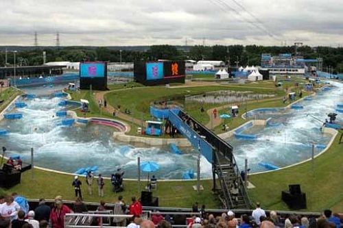  O Lee Valley White Water Centre abriu suas modernas instalações ao público londrino demonstrando que o legado esportivo dos Jogos Olímpicos já é uma realidade na cidade / Foto: Divulgação