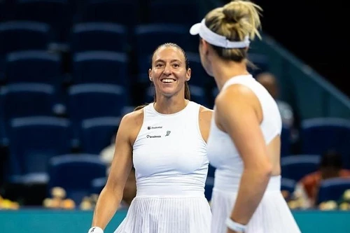 Luisa Stefani e Dabrowski garantem vaga na final do WTA 1000 em Pequim