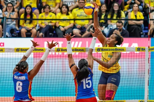 Brasil vence Colômbia e mantém liderança no Sul-Americano