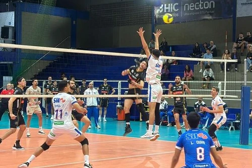 Vôlei Mania Itaquá busca reação em confronto decisivo contra Vôlei Renata