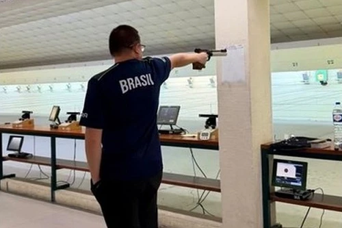 Seis atletas brasileiros competem no Mundial de Tiro em Doha