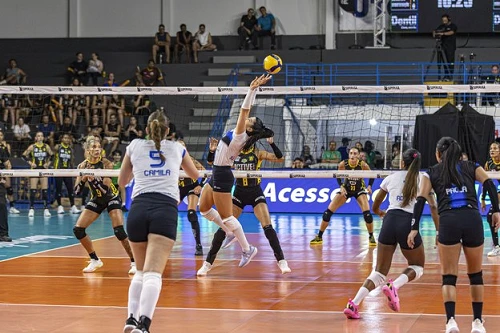 Praia Clube vence Pinheiros na estreia da Superliga 26/27