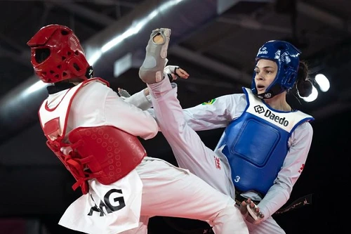 Maria Clara Pacheco conquista ouro e Brasil brilha no Taekwondo em Santa Fé 2026
