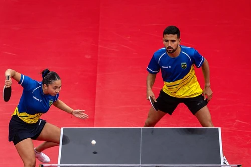 Giulia Takahashi e Guilherme Teodoro são vice-campeões das duplas mistas em Santa Fe - Confederação Brasileira de Tênis de Mesa