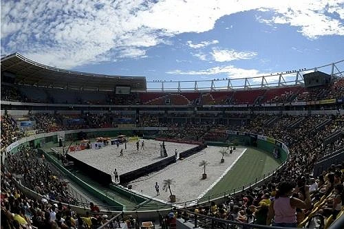 Das raquetes para as mãos / Foto: Divulgação/FIVB