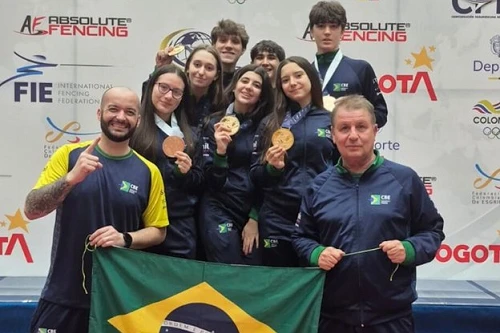 Sabre brasileiro fecha Copa do Mundo Juvenil de Bogotá com dois ouros por equipes