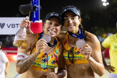 Carol Solberg e Rebecca em Montreal para etapa final do Circuito Mundial