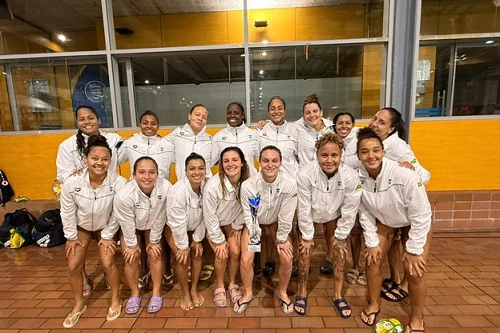 Seleção feminina finaliza treinamento em Barcelona