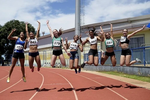 Ana Beatriz Cabral e Henrique Carvalho vencem os 100 metros nos Jogos da Juventude