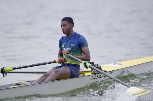 CBR inicia projeto 'Row to Brisbane' para preparar remo brasileiro para 2032