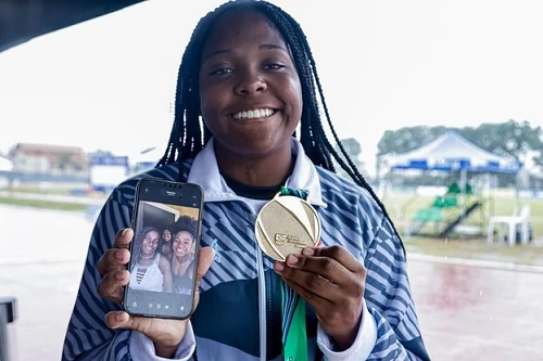 Marya Eduarda conquista ouro no arremesso de peso em homenagem à mãe